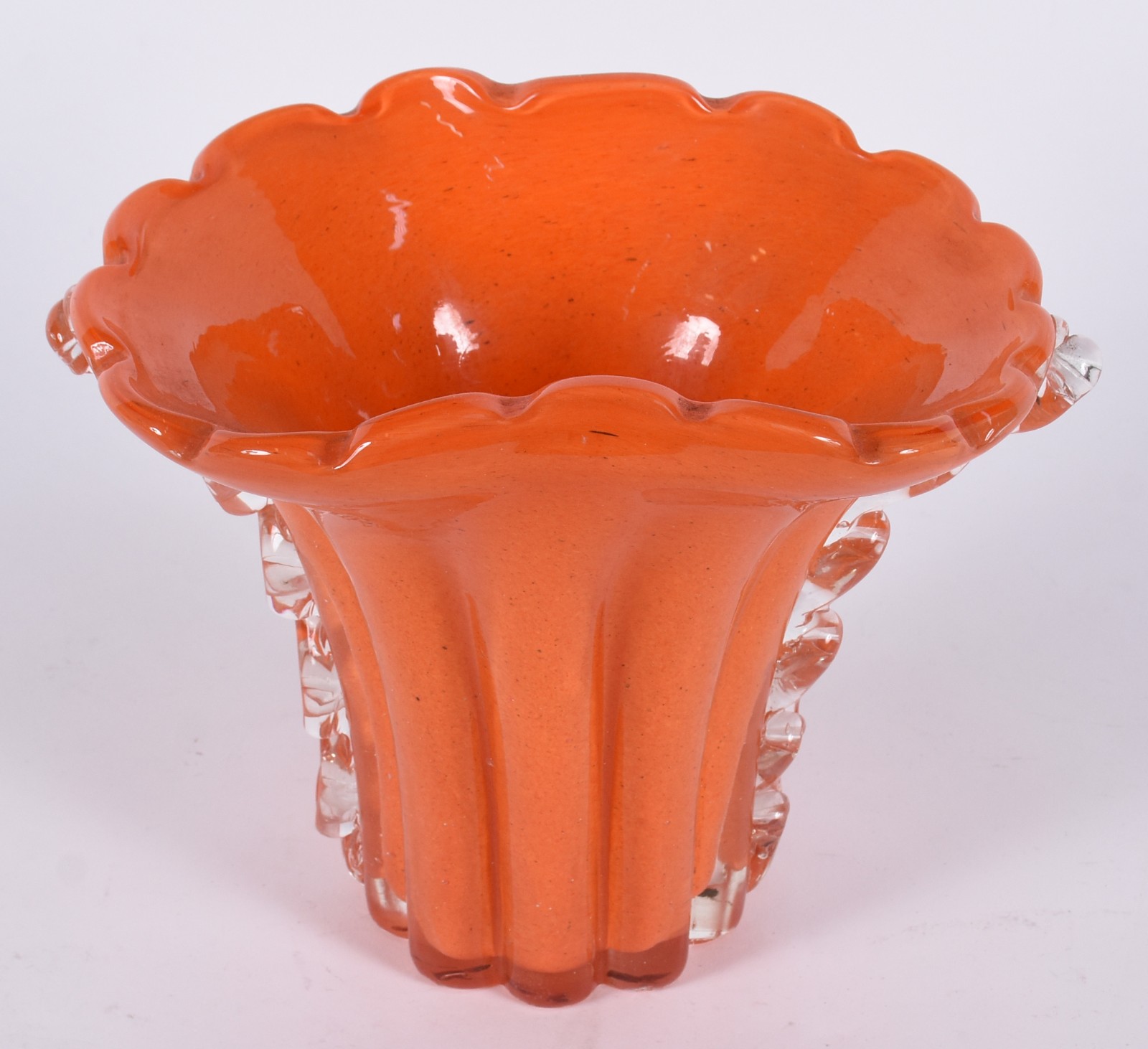 Vaso decorativo de vidro na cor laranja, bordas laterais translúcidas... - foto 2 de 5