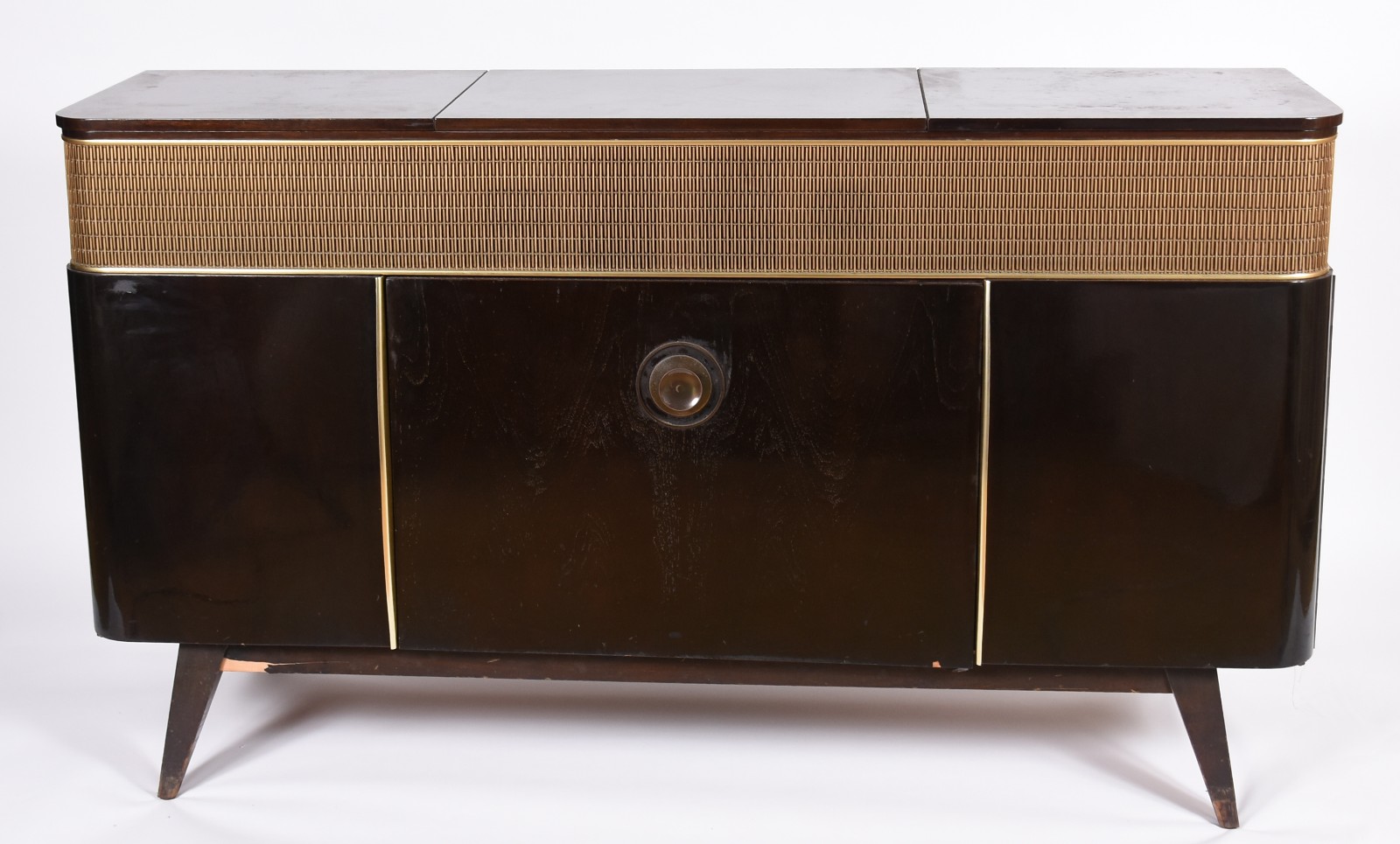 Móvel de madeira nobre com rádio/vitrola - anos 50. Retirada em... - foto 2 de 9