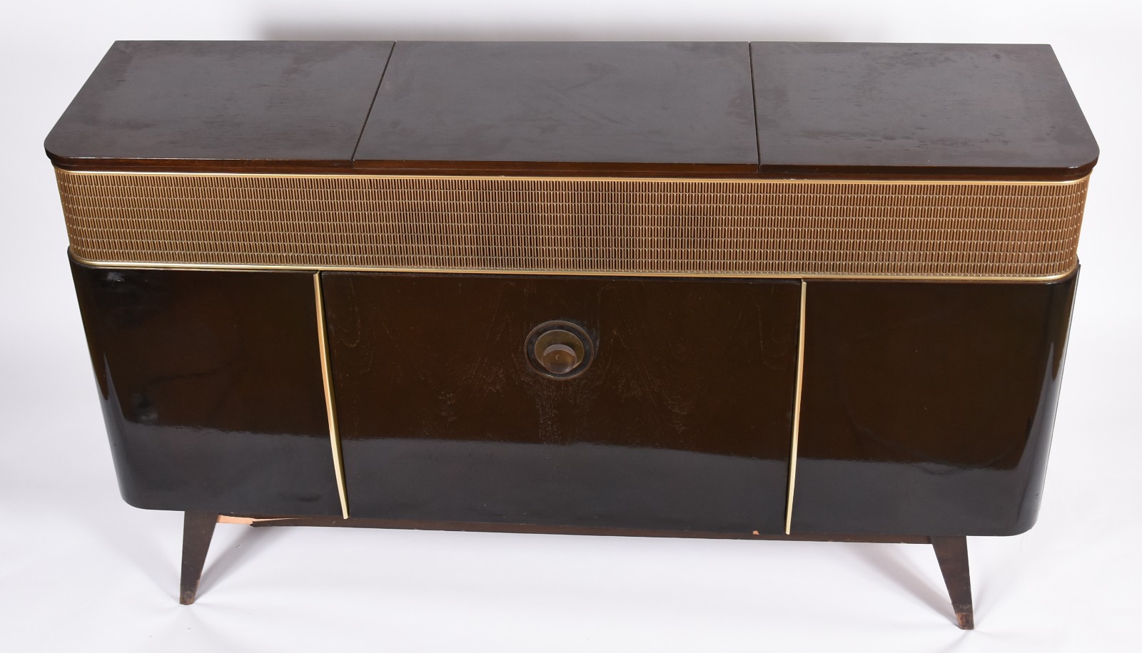 Móvel de madeira nobre com rádio/vitrola - anos 50. Retirada em... - foto 3 de 9