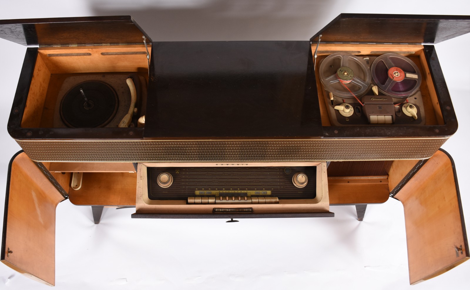 Móvel de madeira nobre com rádio/vitrola - anos 50. Retirada em... - foto 6 de 9