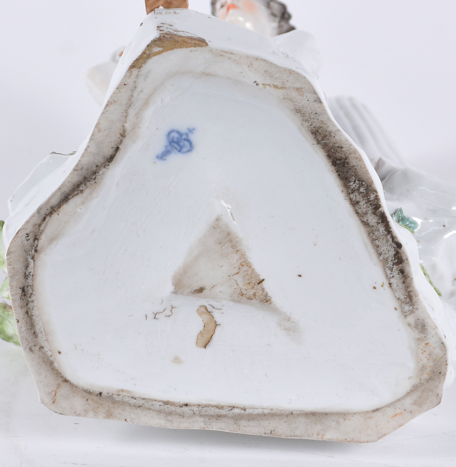 Estatueta de porcelana europeia policromada representando figura... - foto 7 de 8