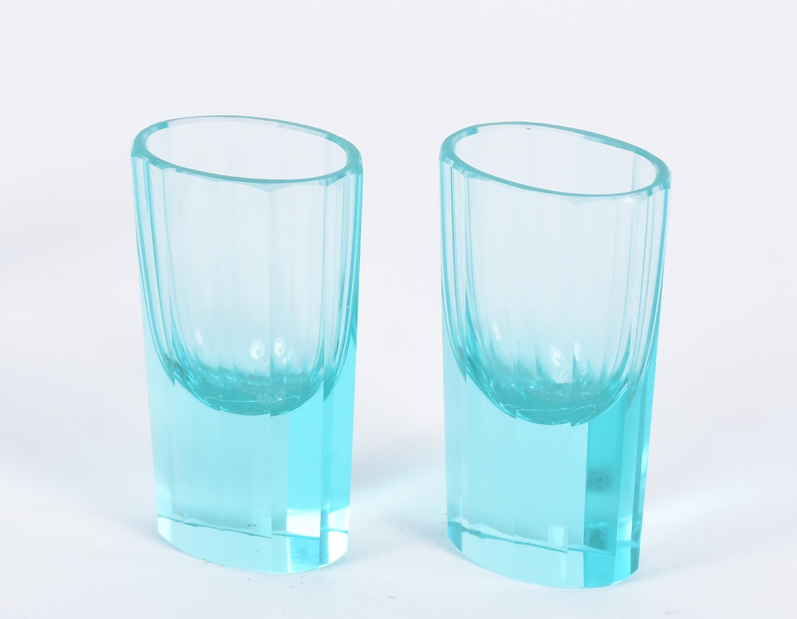 Conjunto composto de licoreira e 6 copinhos de cristal facetado na... - foto 6 de 6