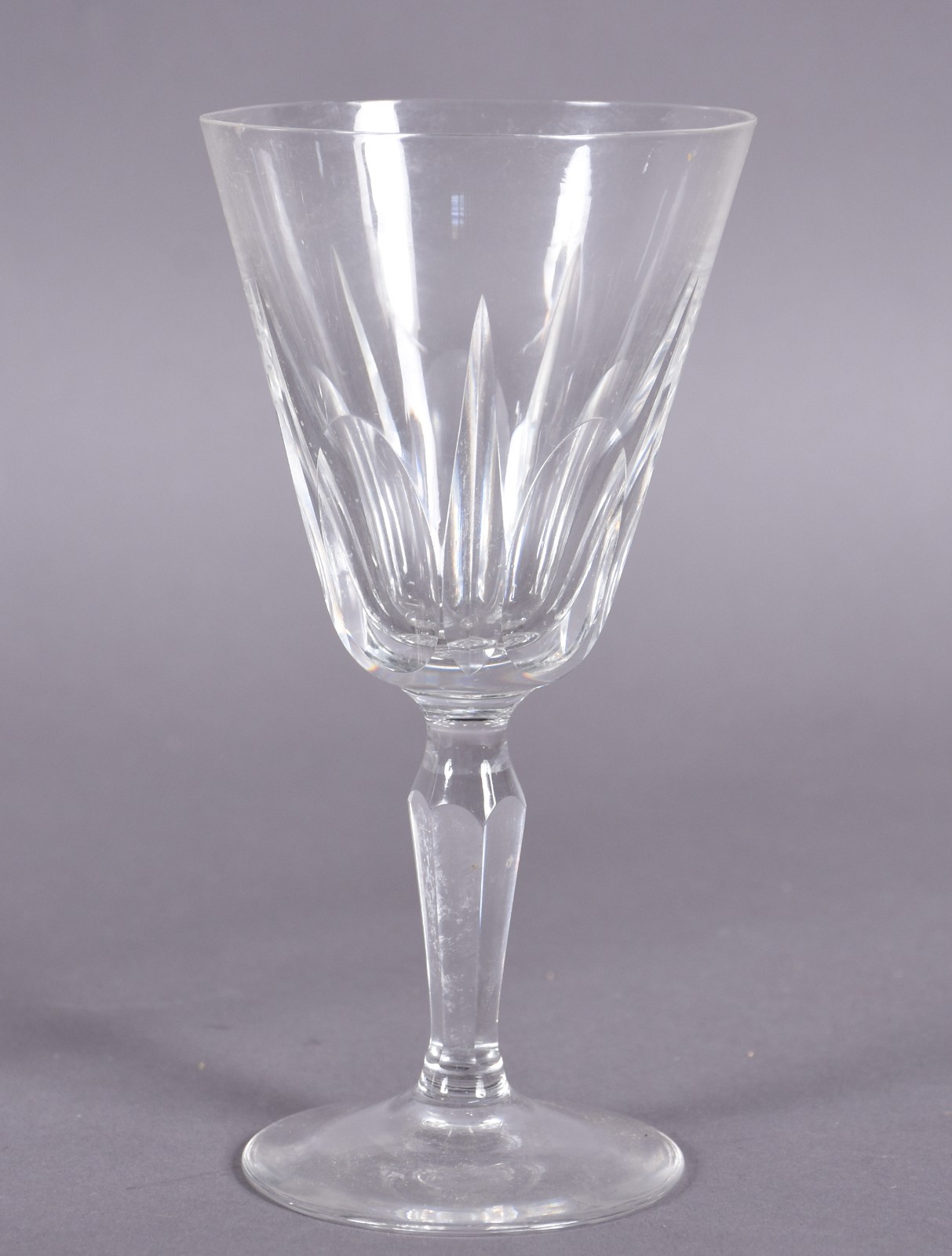 Serviço de cristal facetado composto de: 12 flutes para champagne, 11... - foto 4 de 4