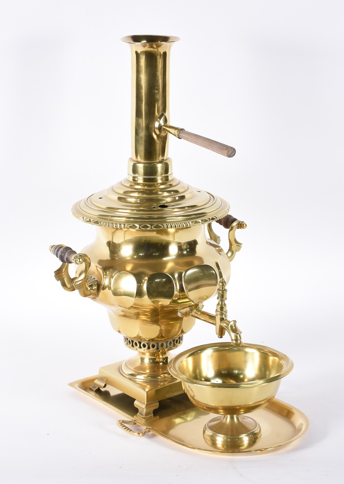 Samovar de metal dourado com bowl e bandeja, no estilo russo. - foto 1 de 6