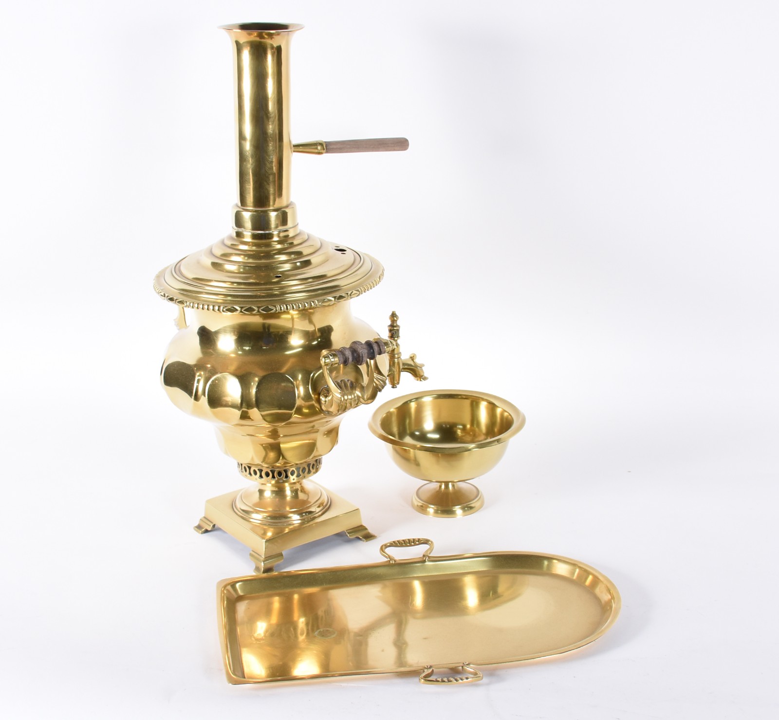 Samovar de metal dourado com bowl e bandeja, no estilo russo. - foto 3 de 6