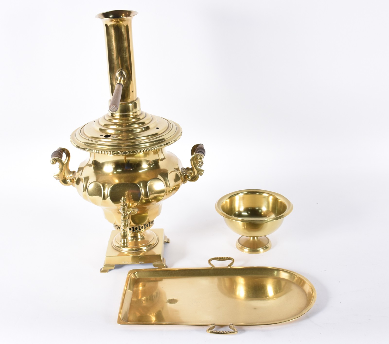 Samovar de metal dourado com bowl e bandeja, no estilo russo. - foto 4 de 6