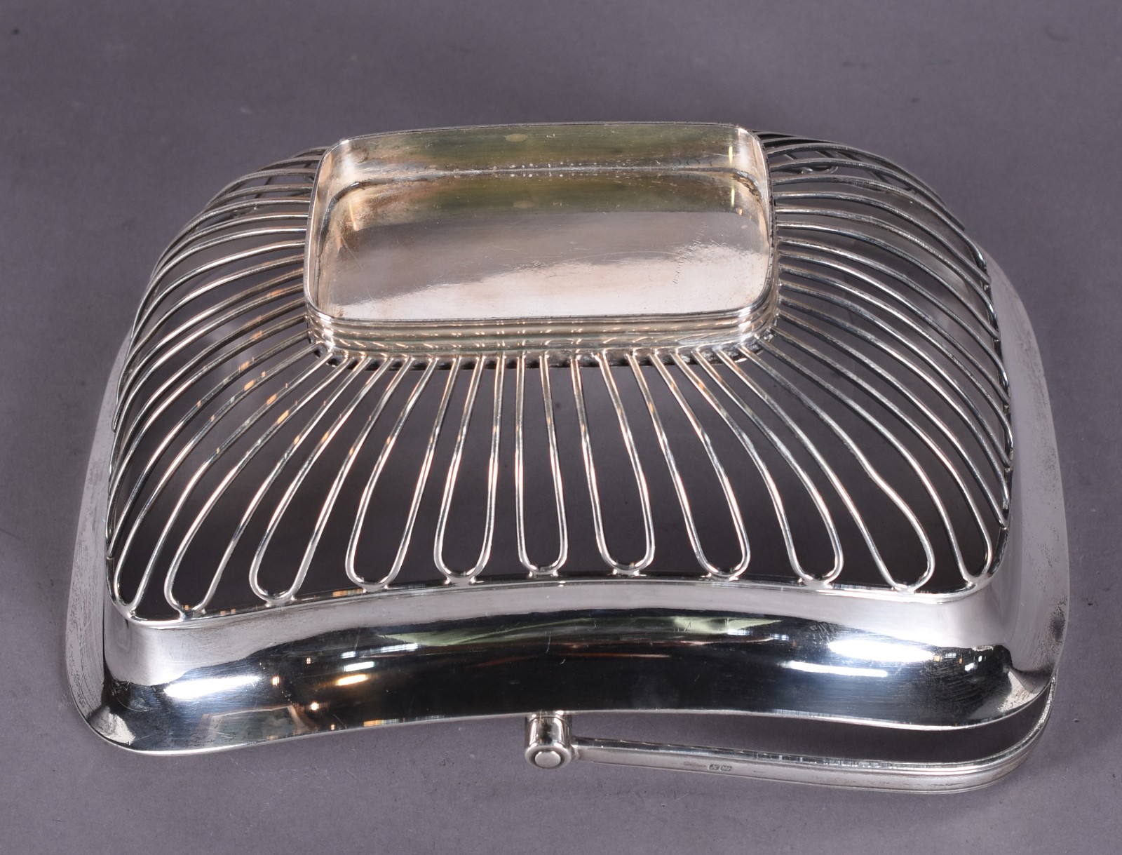Cesta para pão de prata inglesa contrastada, leão passante, laterais... - foto 4 de 4