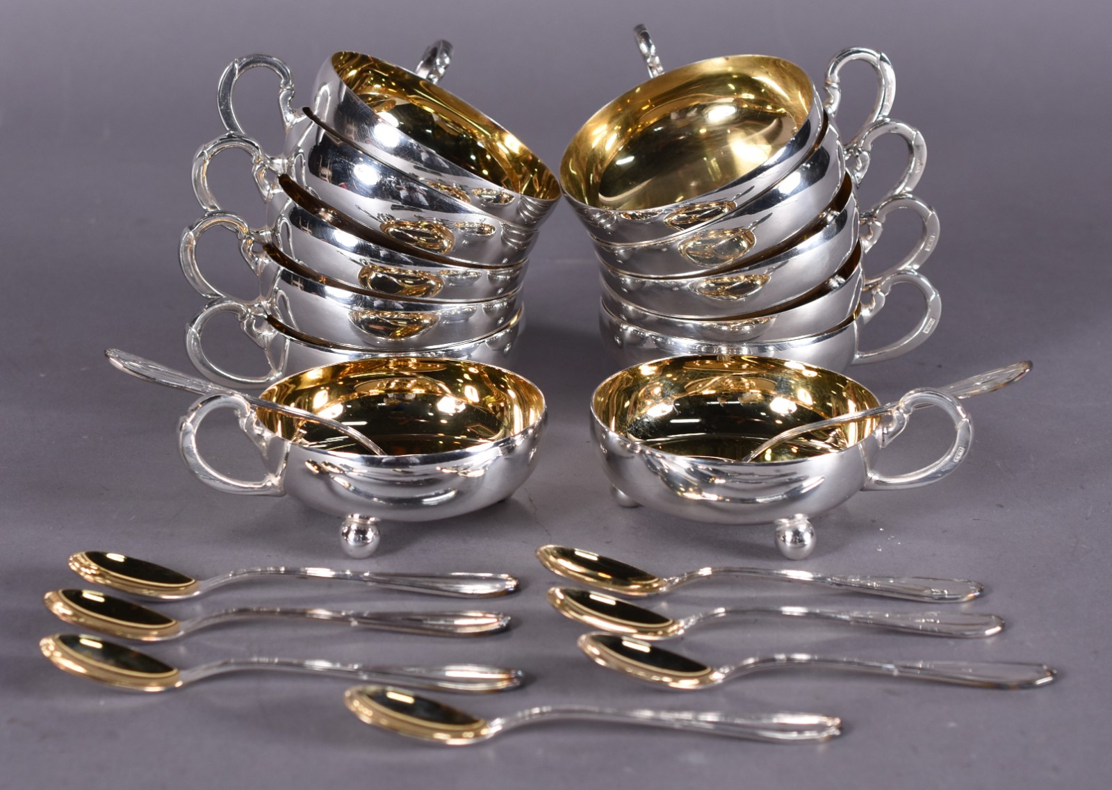 Conjunto com doze taças para sorvete e nove colheres de metal... - foto 2 de 5