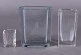 Três vasos de bloco de cristal sueco, assinado. - Três vasos de bloco de cristal sueco, assinado.