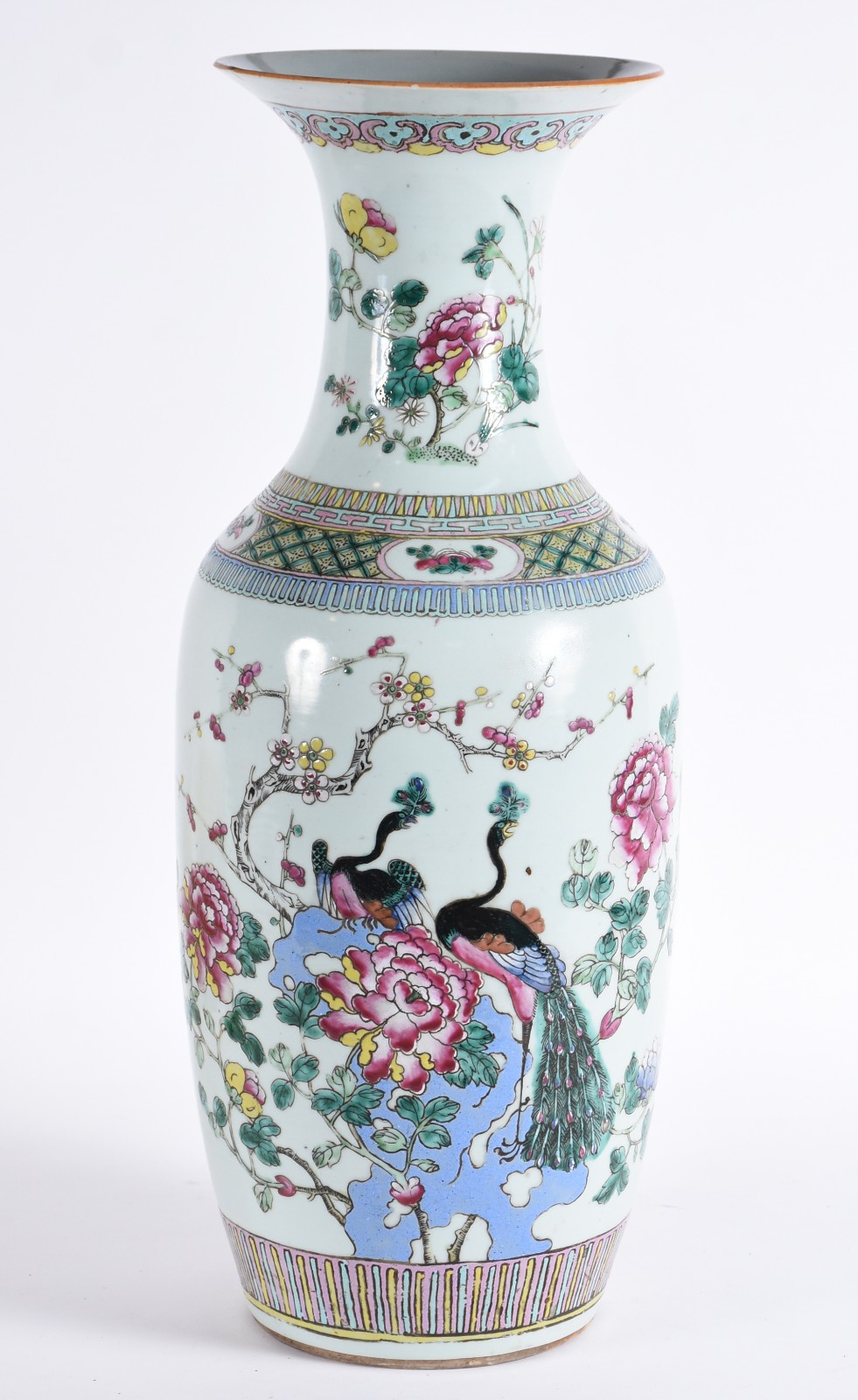 Elegante vaso em porcelana chinesa de formato balaústre e borda... - foto 1 de 5