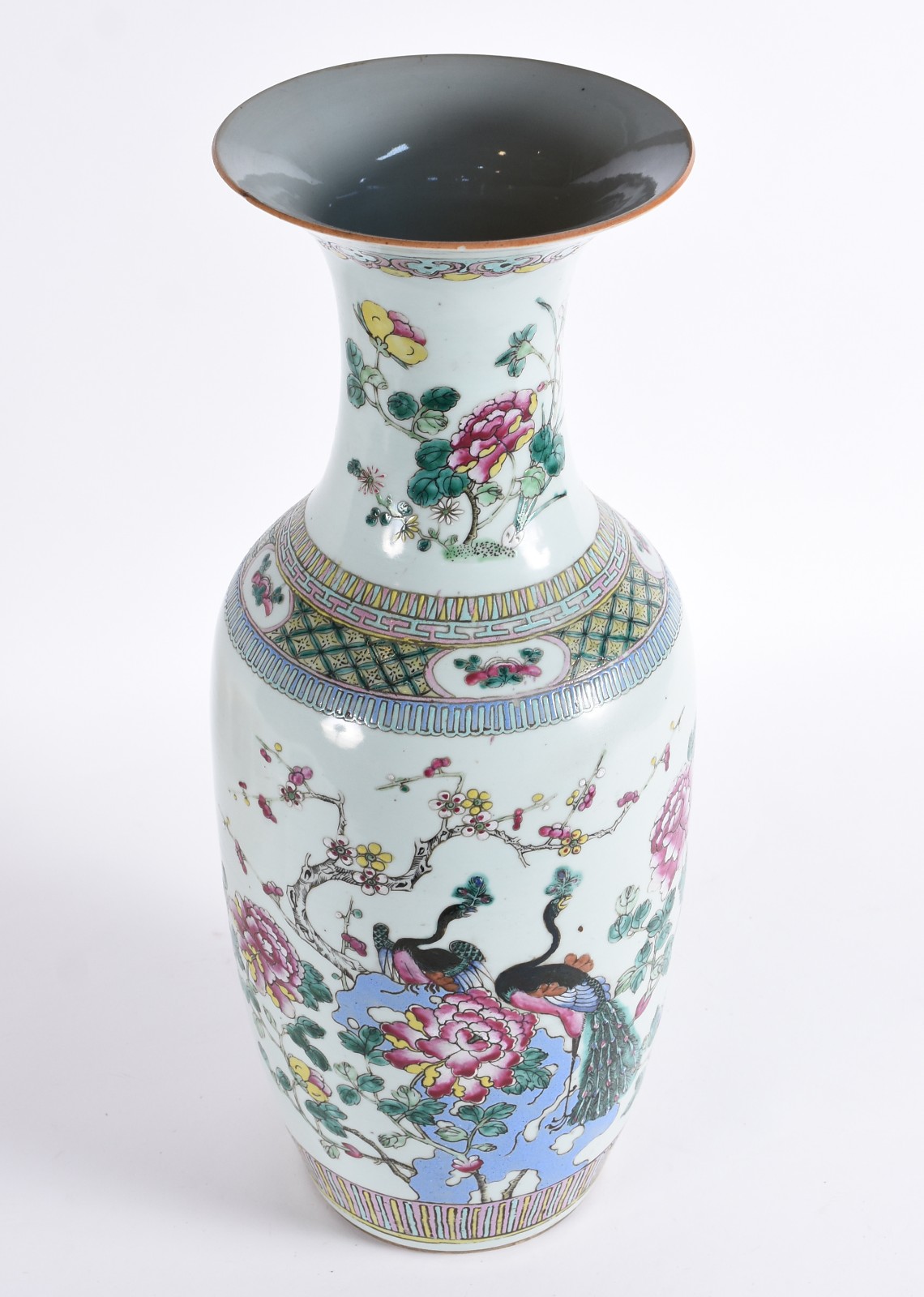 Elegante vaso em porcelana chinesa de formato balaústre e borda... - foto 2 de 5