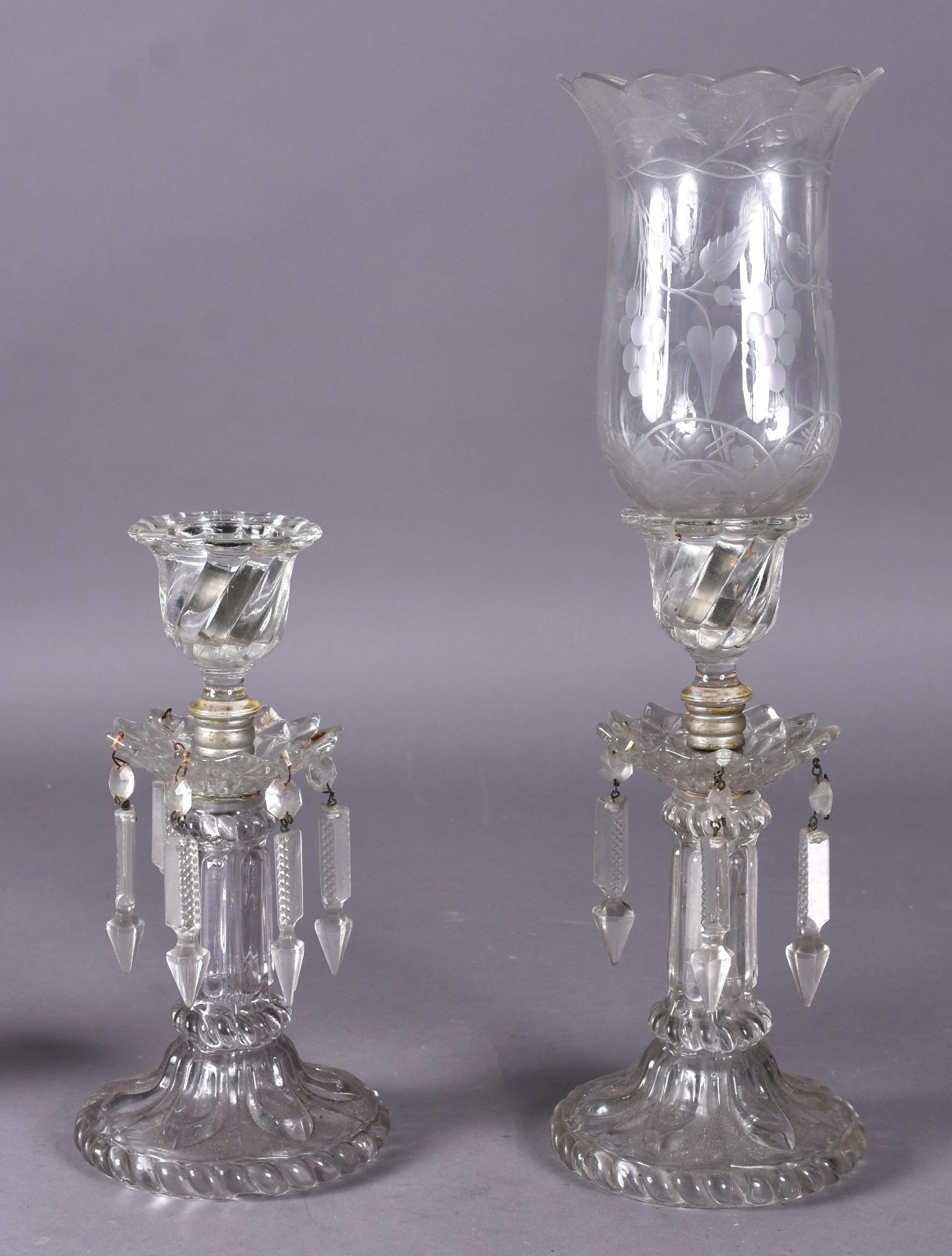 Par de antigos castiçais de cristal europeu com bordas acordoadas... - foto 2 de 5