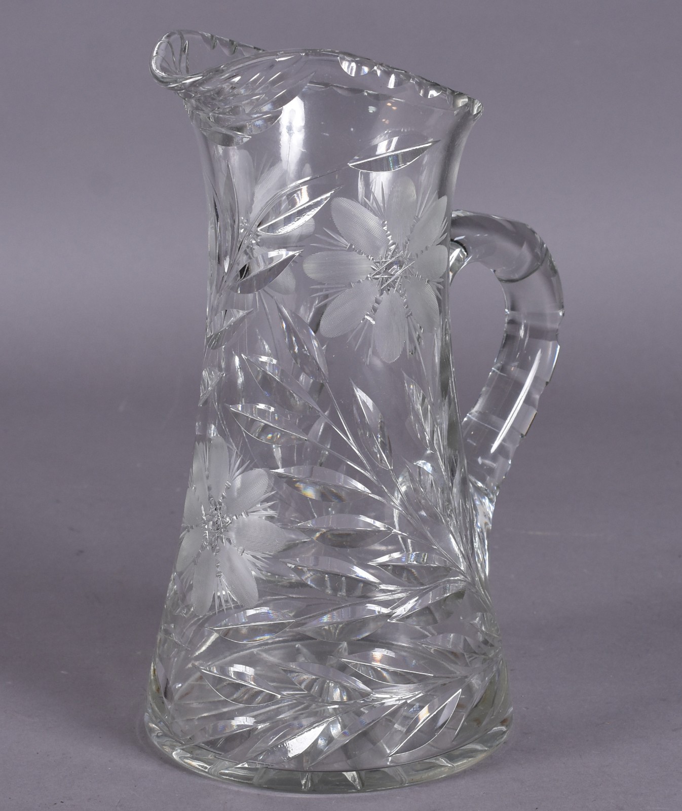 Jarra para água de cristal tcheco com flores lapidadas. - foto 1 de 4
