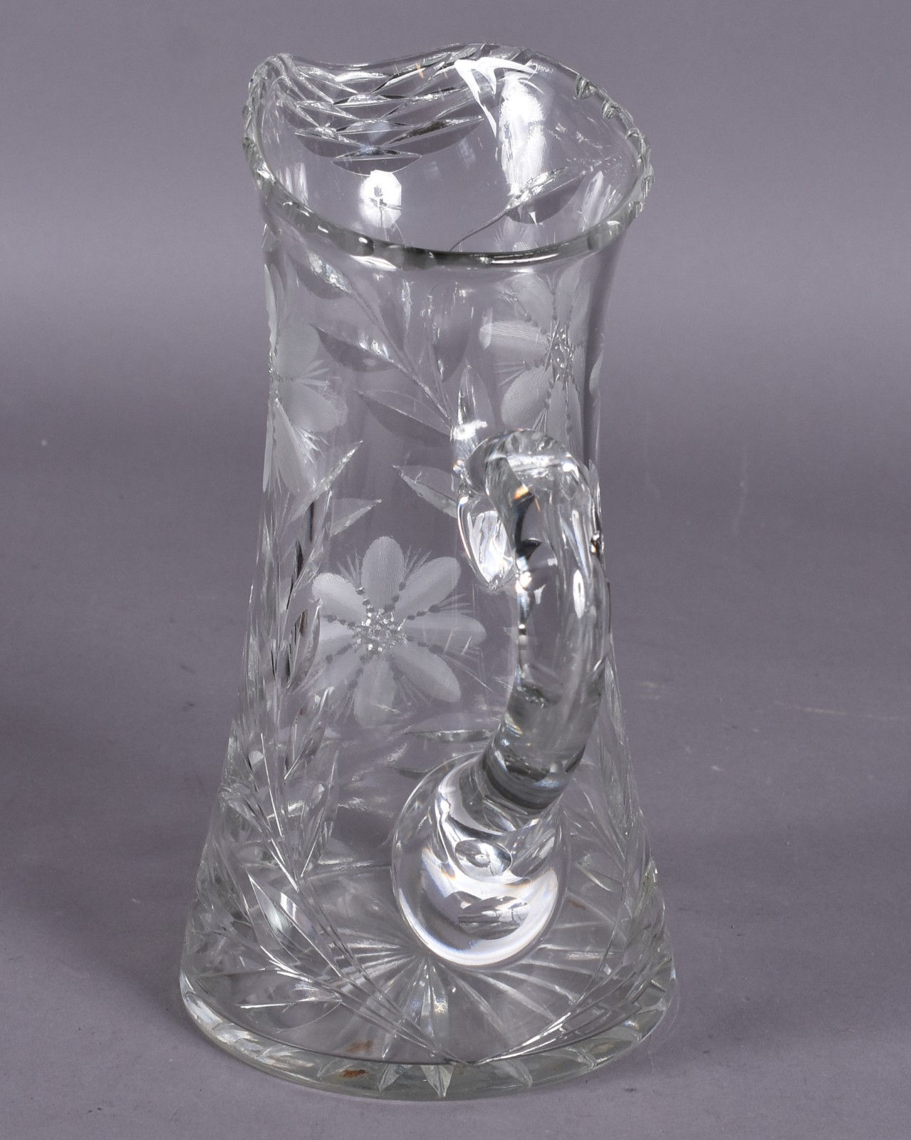 Jarra para água de cristal tcheco com flores lapidadas. - foto 3 de 4