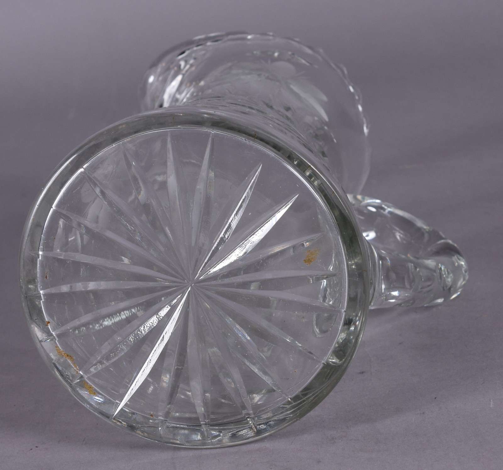 Jarra para água de cristal tcheco com flores lapidadas. - foto 4 de 4