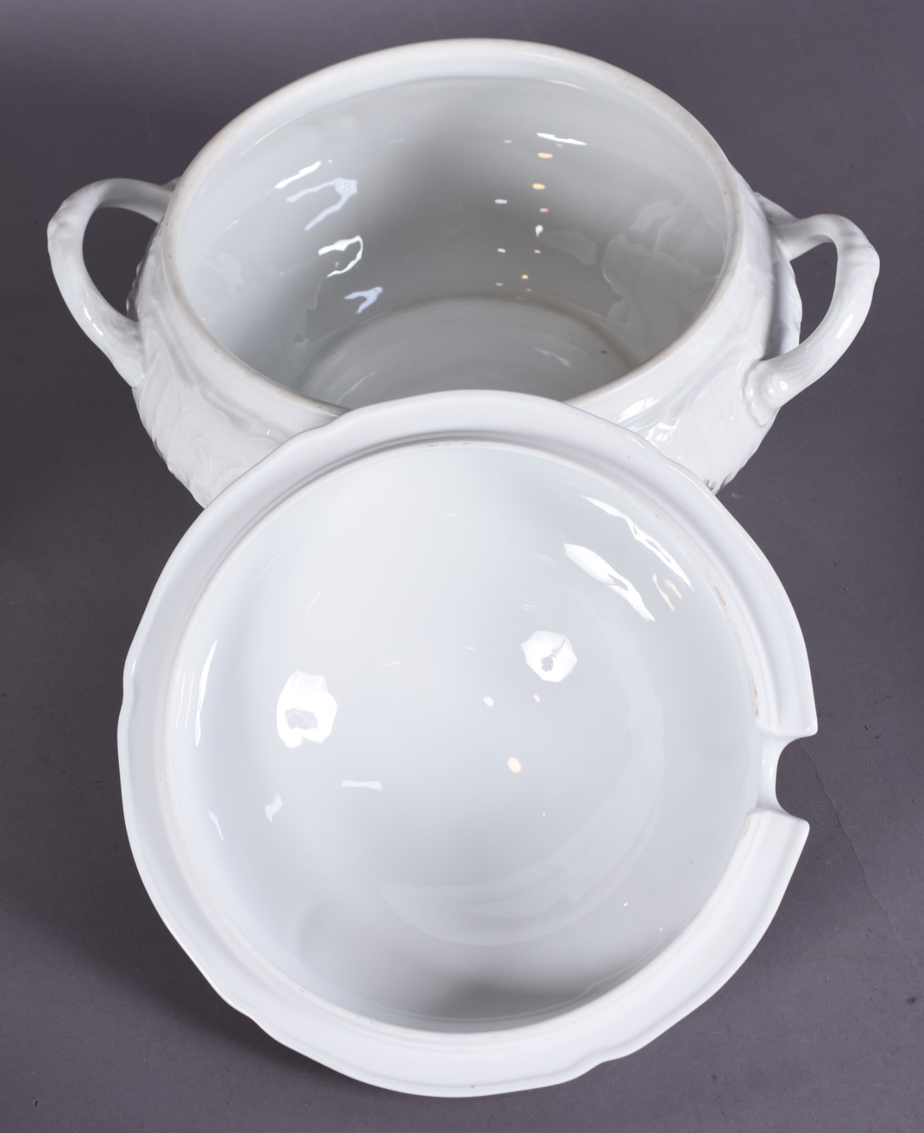 Serviço de jantar de porcelana alemã Rosenthal, na cor branca... - foto 2 de 6