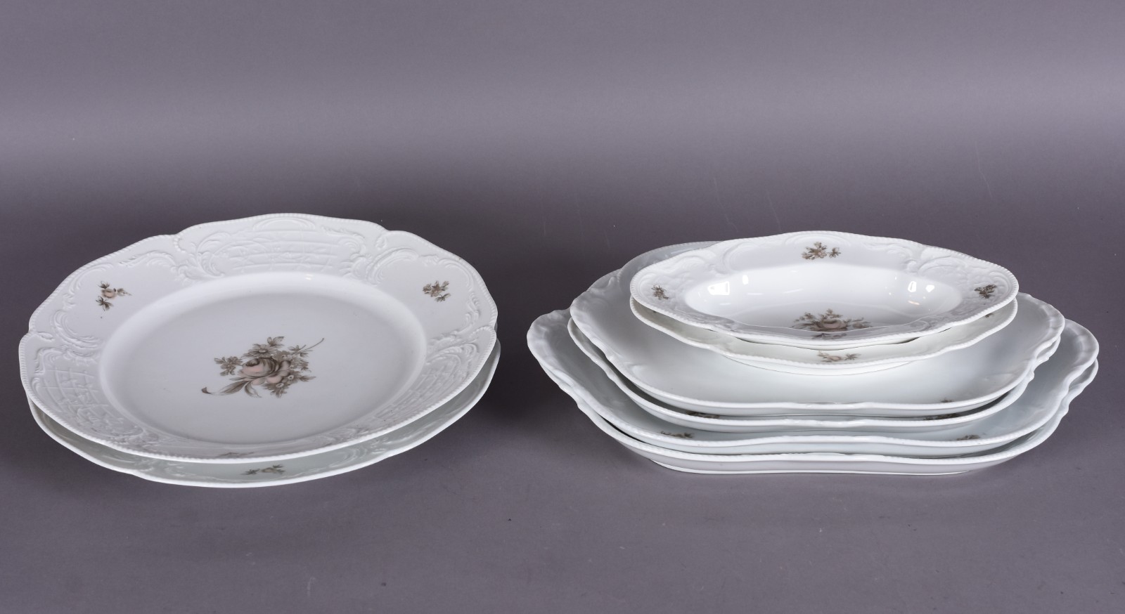 Serviço de jantar de porcelana alemã Rosenthal, na cor branca... - foto 3 de 6