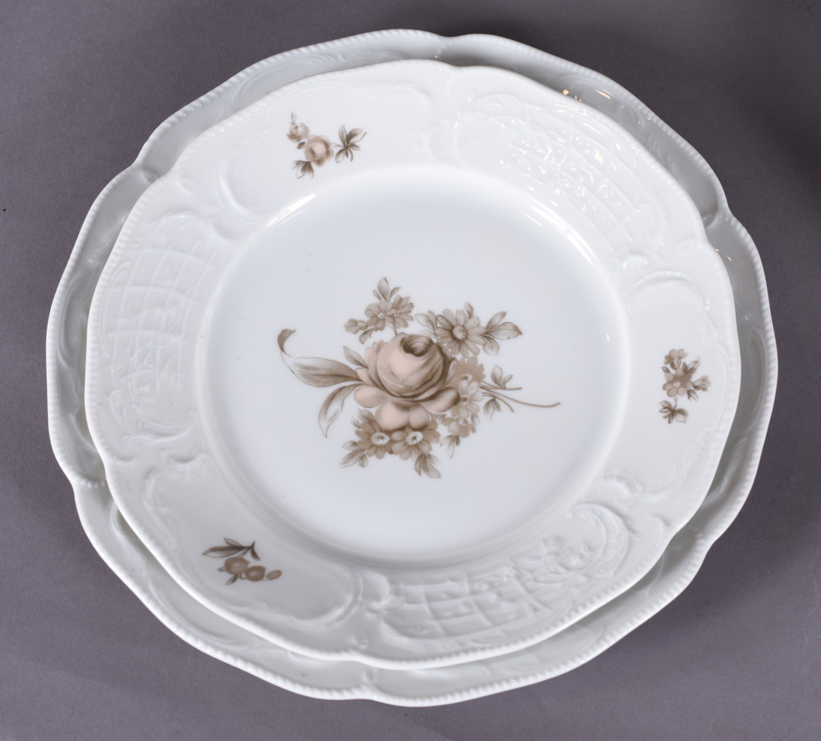 Serviço de jantar de porcelana alemã Rosenthal, na cor branca... - foto 4 de 6