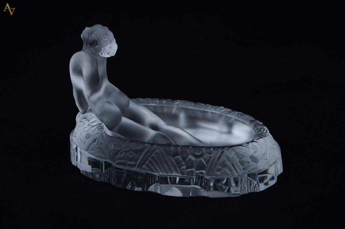 SUSAN AT HER BATH. Escultura ART DECO em cristal tcheco acetinado e... - foto 2 de 2
