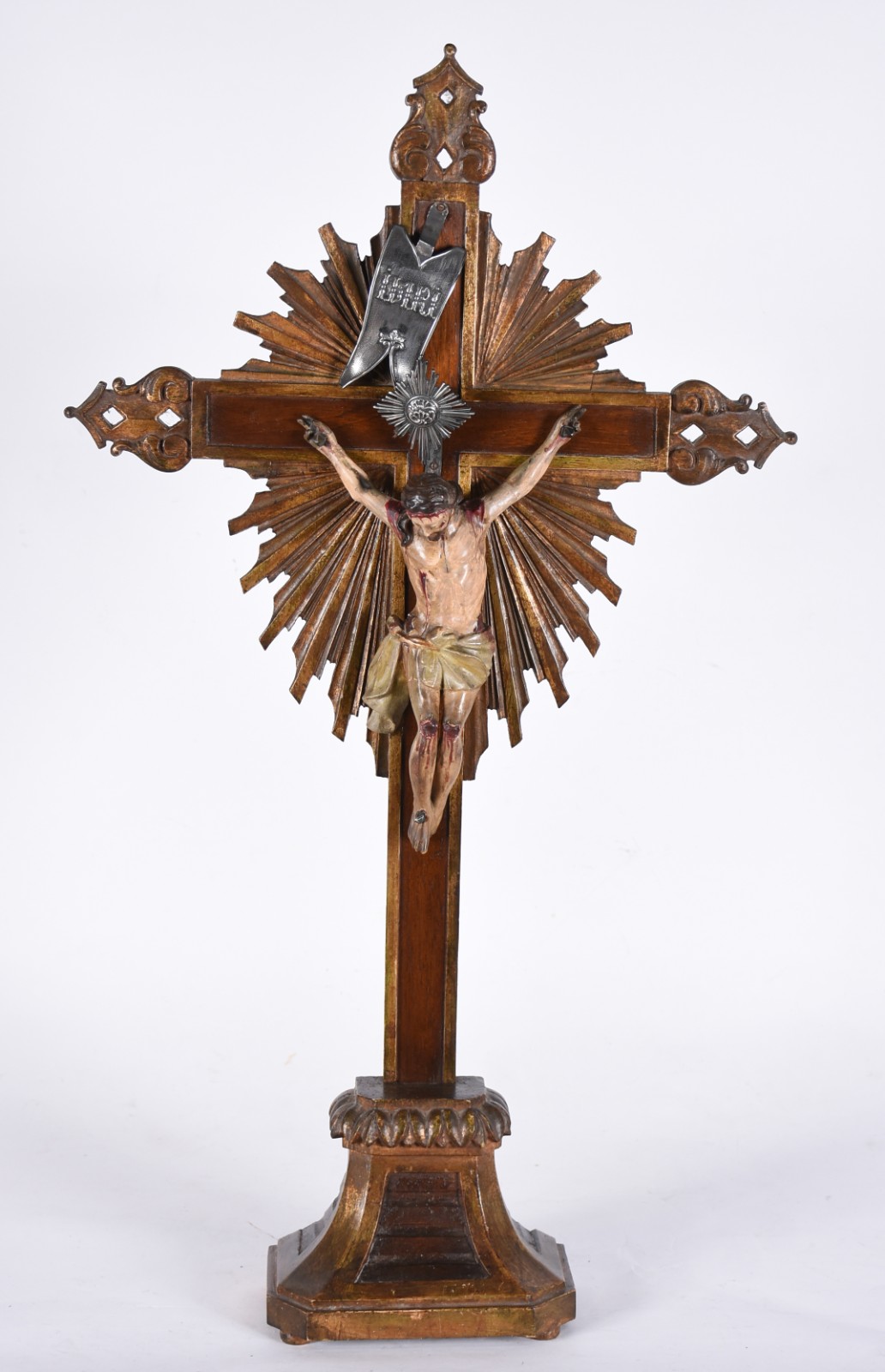Crucifixo português de madeira nobre com figura de Cristo ricamente... - foto 1 de 6