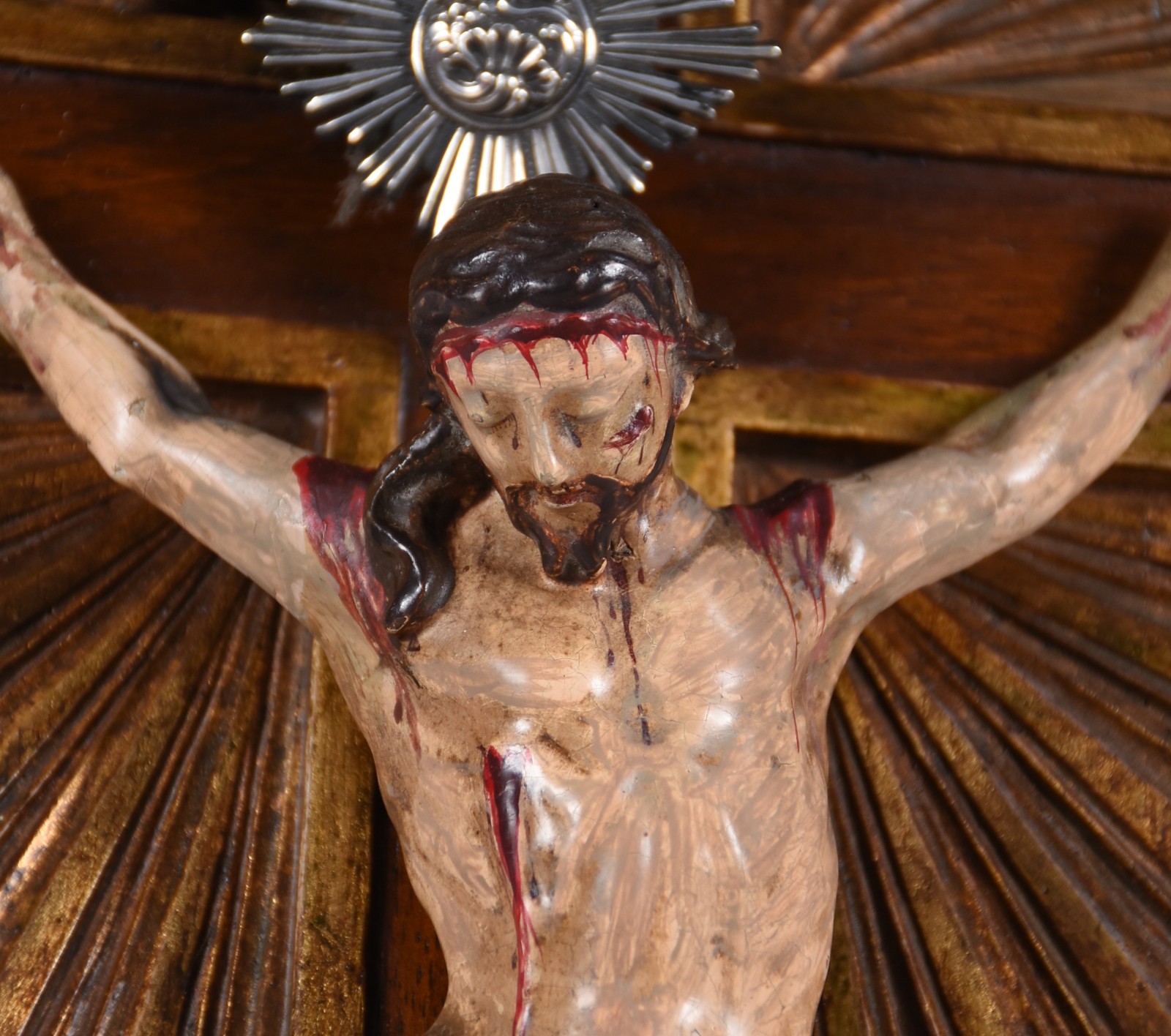 Crucifixo português de madeira nobre com figura de Cristo ricamente... - foto 2 de 6
