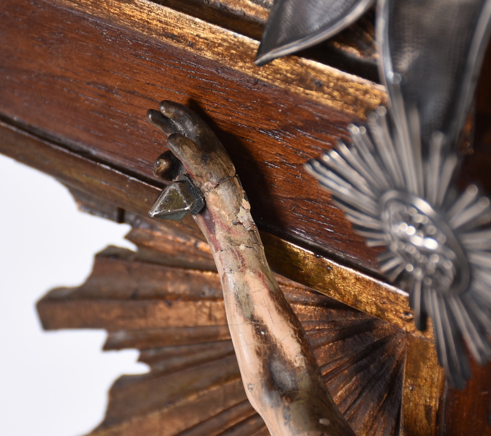 Crucifixo português de madeira nobre com figura de Cristo ricamente... - foto 4 de 6