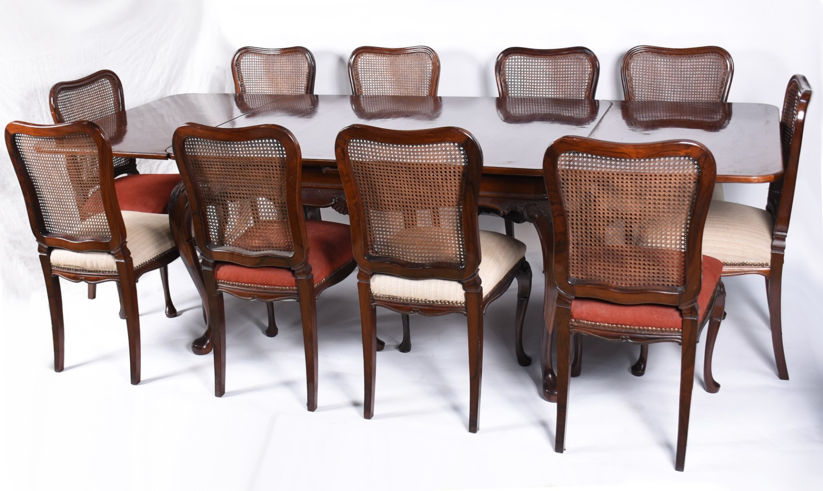 Mesa de jantar de madeira nobre com duas tábuas laterais extensoras... - foto 1 de 10