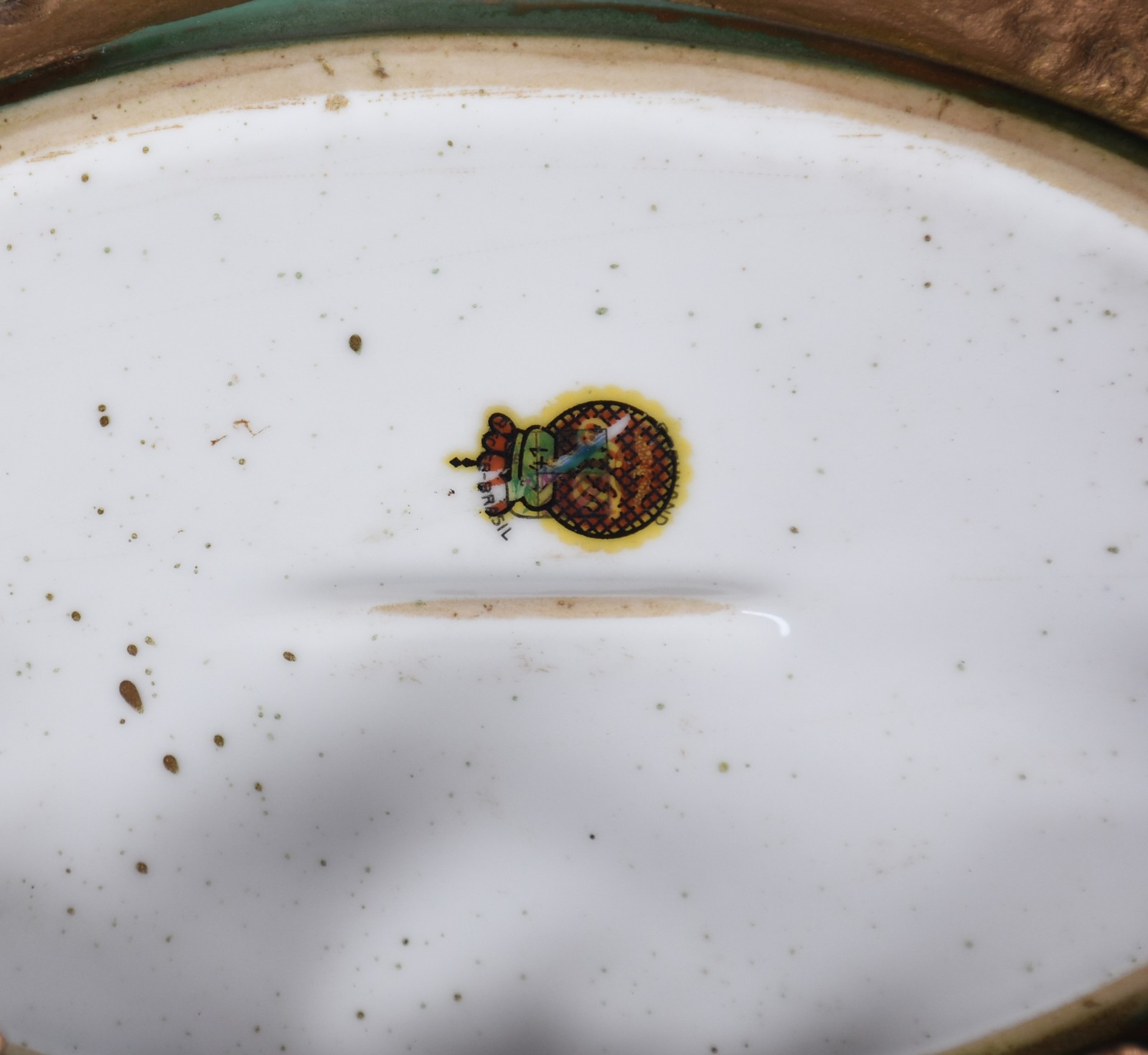 Fruteira de porcelana Dom Pedro decorada com cena romântica em... - foto 5 de 5