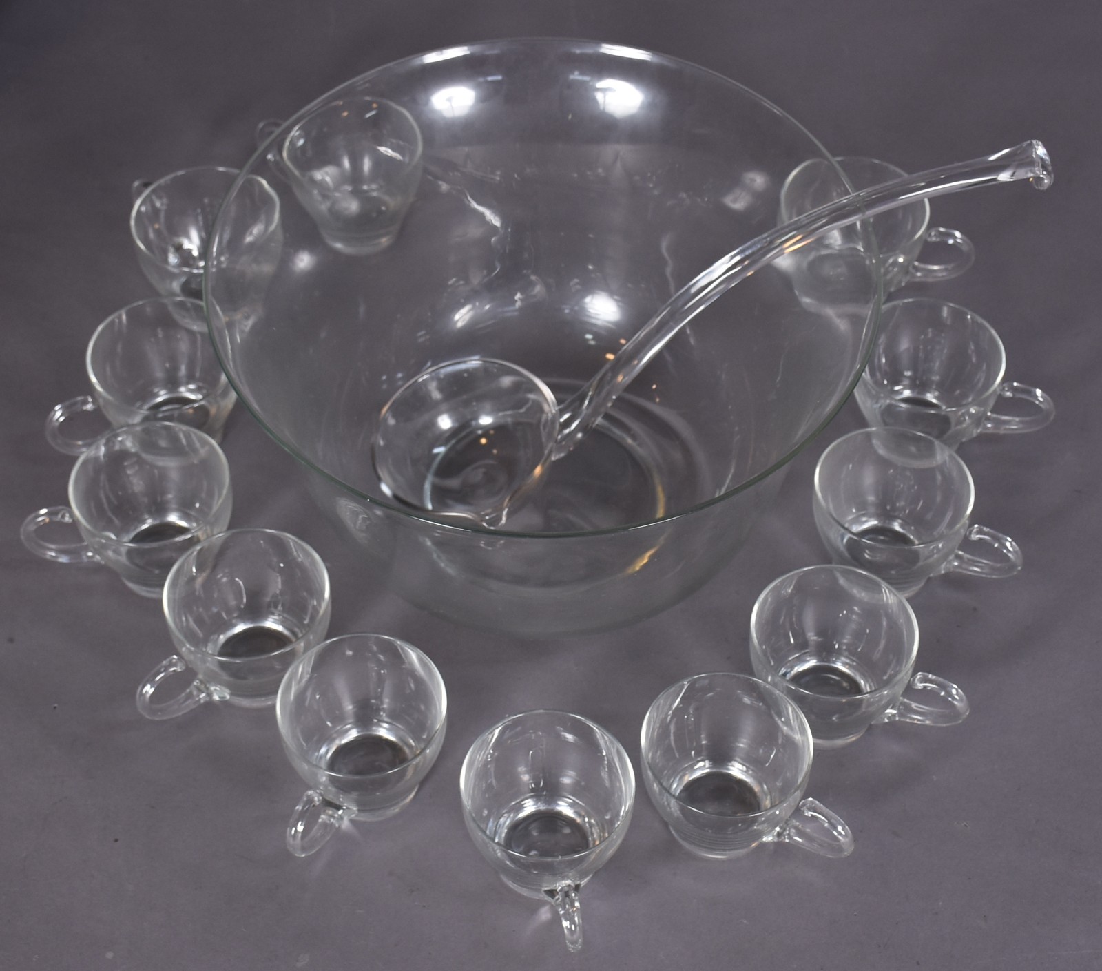 Poncheira de cristal com 12 canecas e concha. - foto 2 de 4