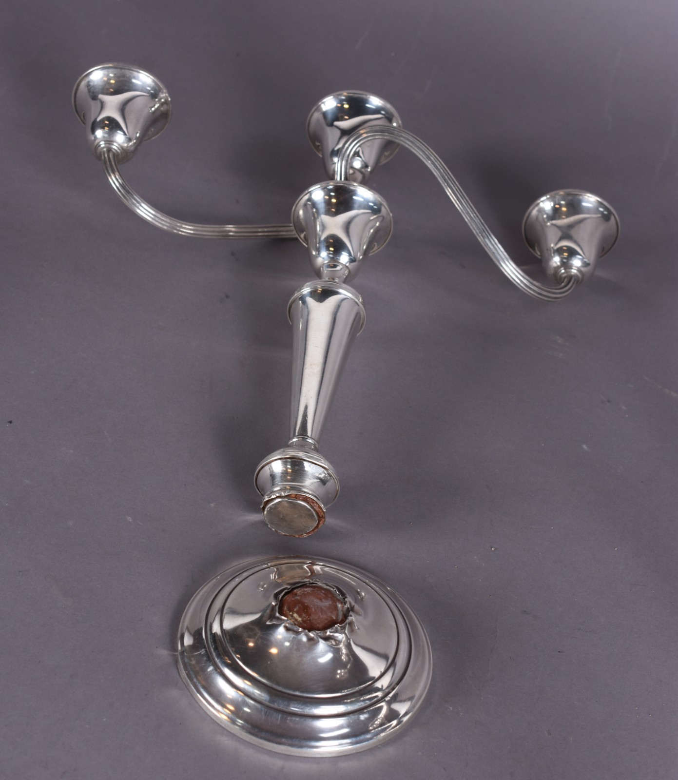 Par de candelabros de prata Sterling com quebrados e base. Peso total... - foto 2 de 6