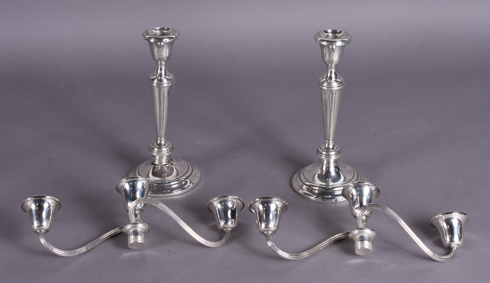 Par de candelabros de prata Sterling com quebrados e base. Peso total... - foto 3 de 6