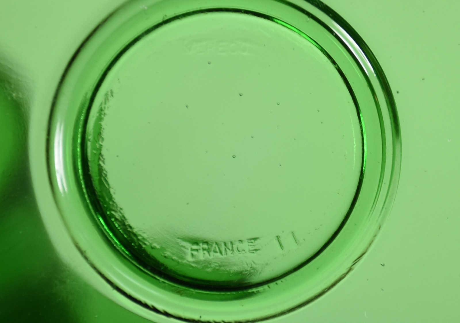 Serviço de jantar de vidro francês composto de: 12 pratos rasos, 9... - foto 5 de 8