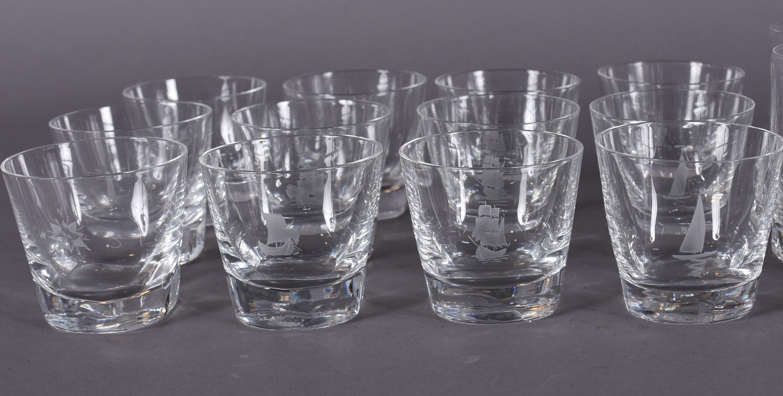 Conjunto de copos para coquetel de cristal sueco, assinado na base... - foto 5 de 8