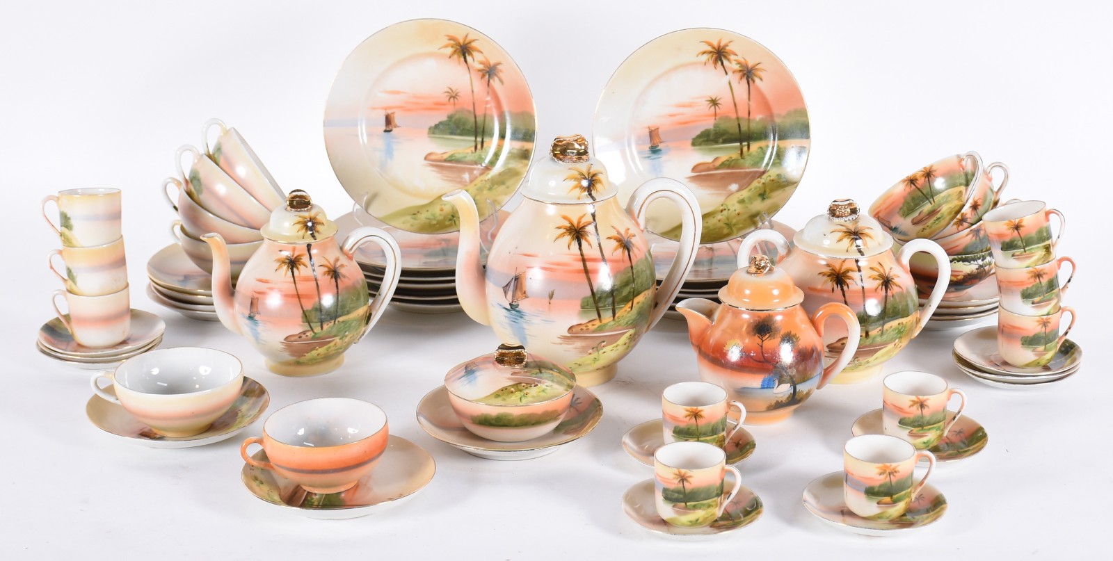 Serviço de chá e café de porcelana oriental com paisagem em... - foto 1 de 5