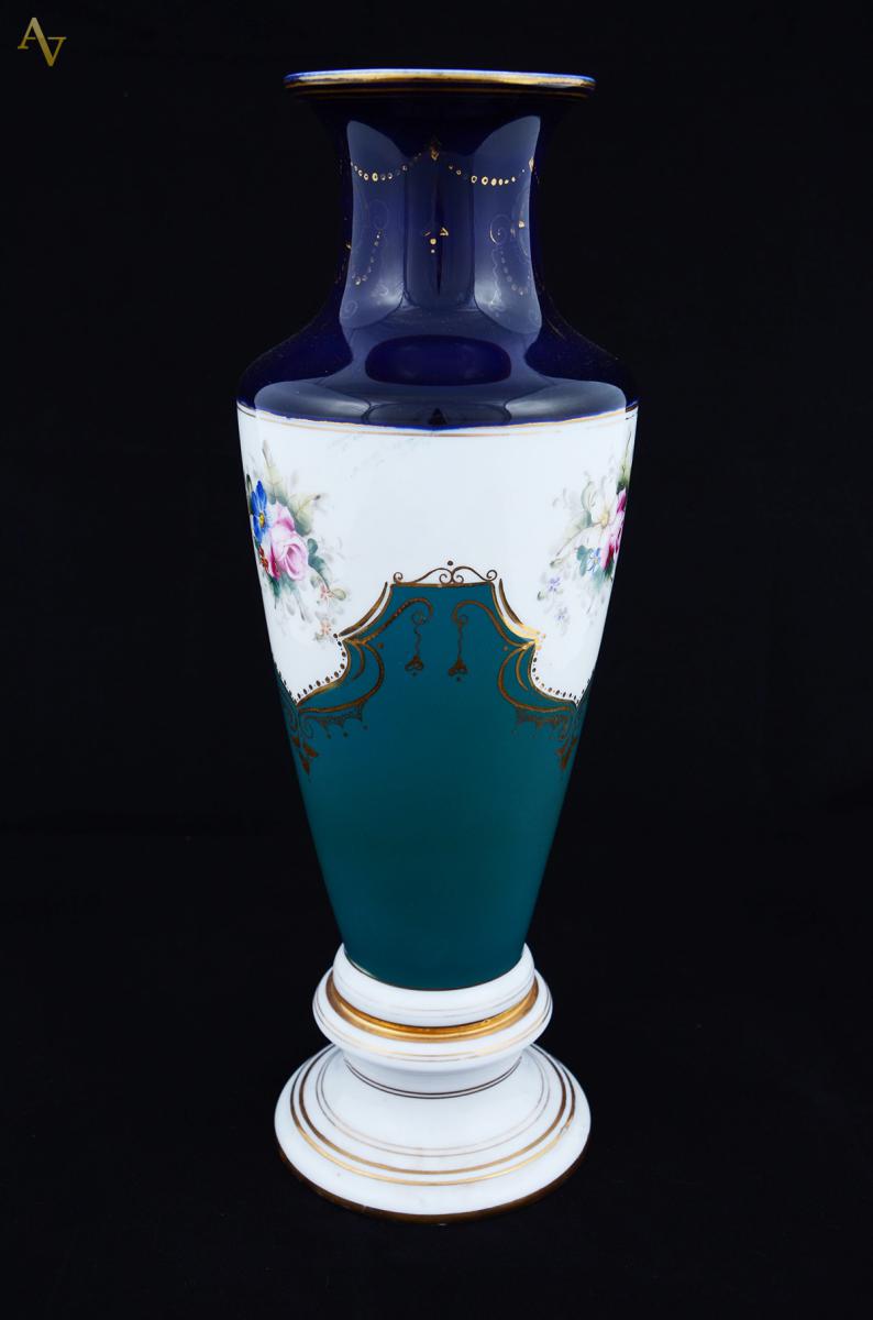 Jarra em porcelana nas cores verde, branca, azul cobalto, com... - foto 2 de 2