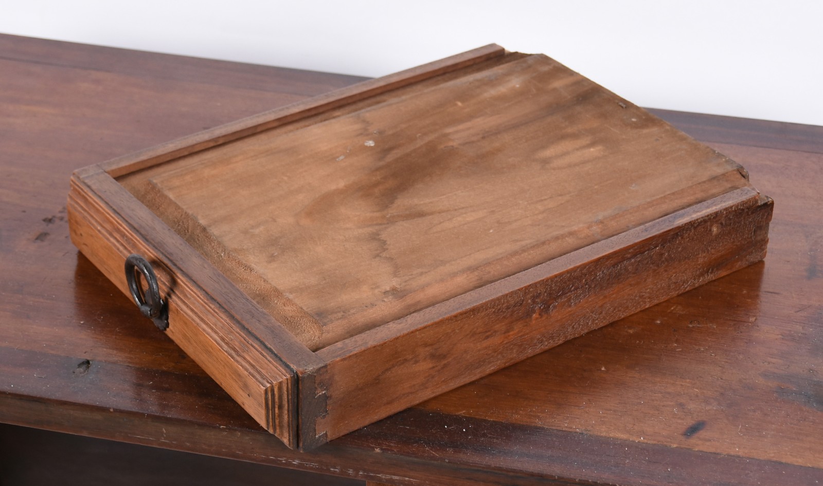 Mesa de escritório de madeira nobre, quatro gavetinhas com puxadores... - foto 5 de 6
