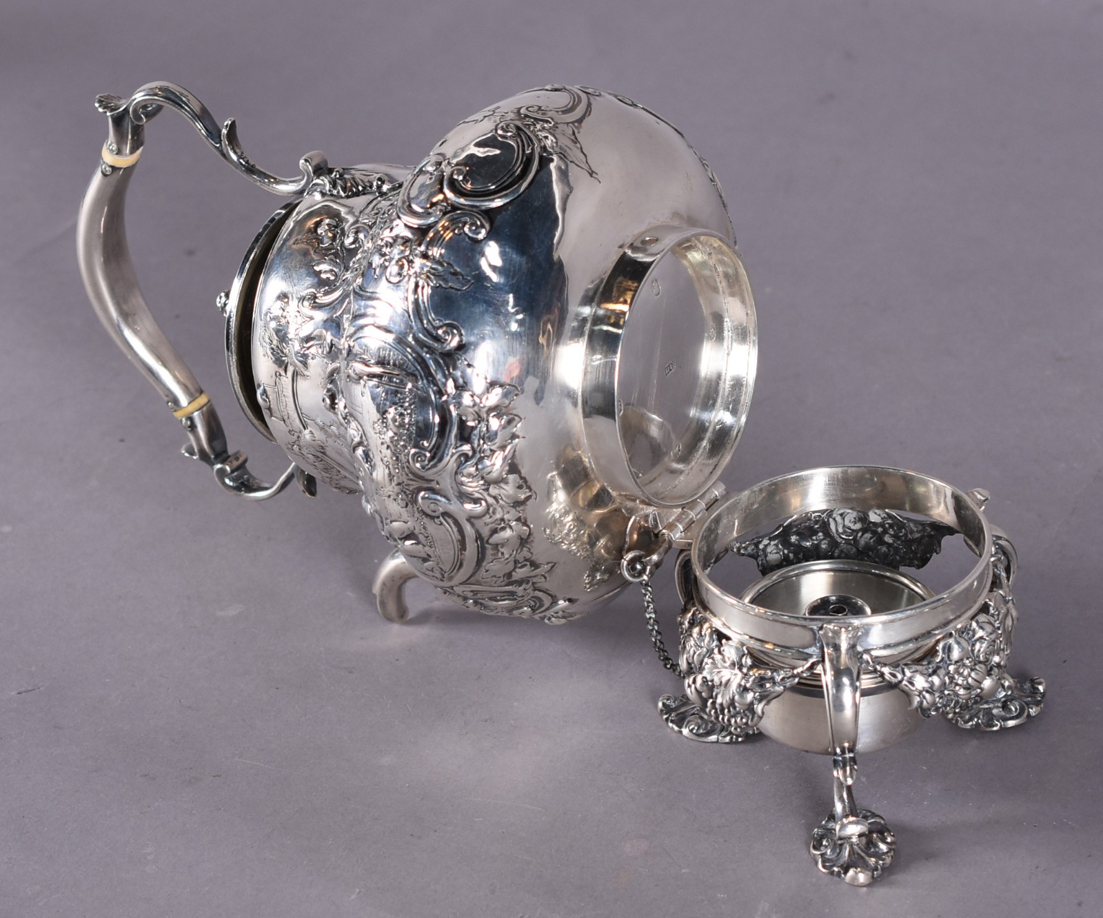 Samovar de prata inglesa contraste leão passante, trabalhada com... - foto 7 de 10