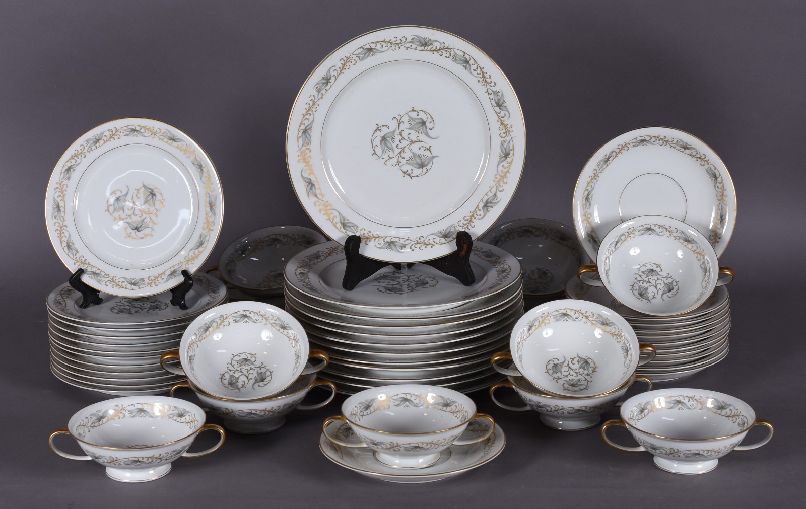 Serviço de jantar de porcelana Rosenthal composto de: 12 pratos... - foto 2 de 9