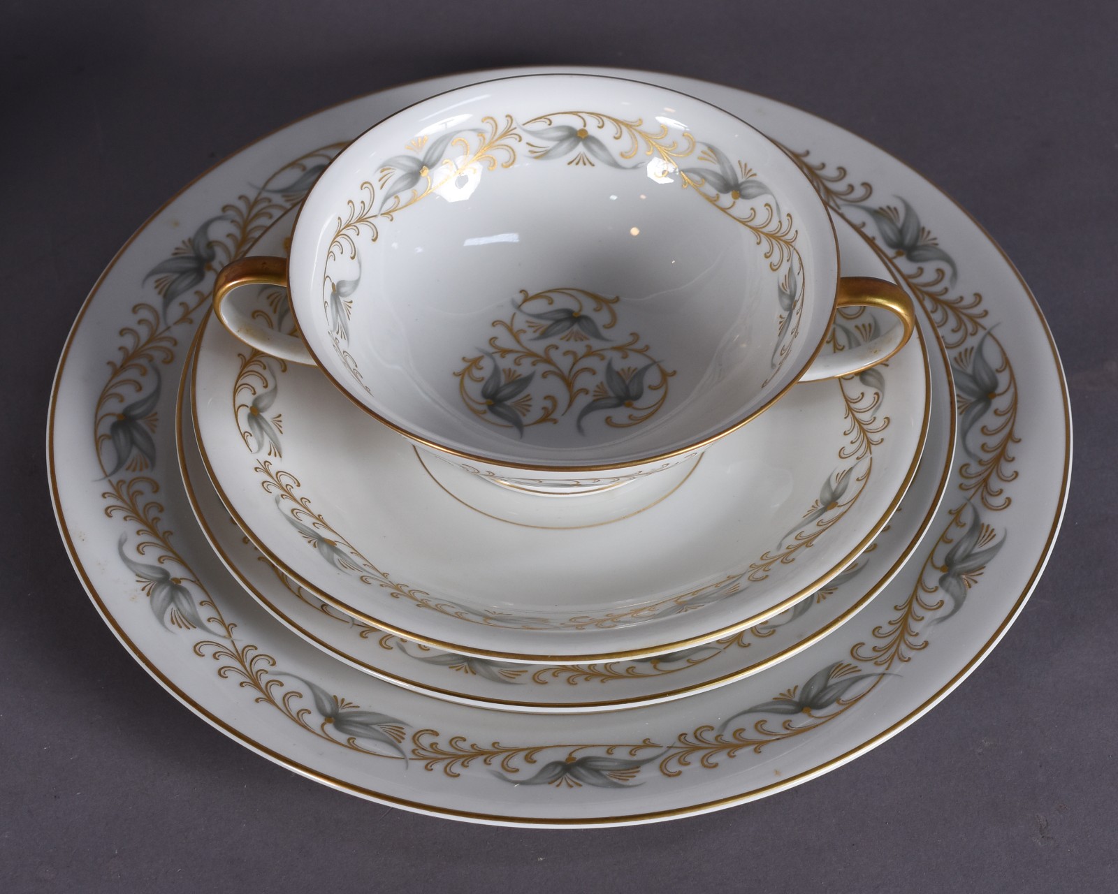 Serviço de jantar de porcelana Rosenthal composto de: 12 pratos... - foto 4 de 9