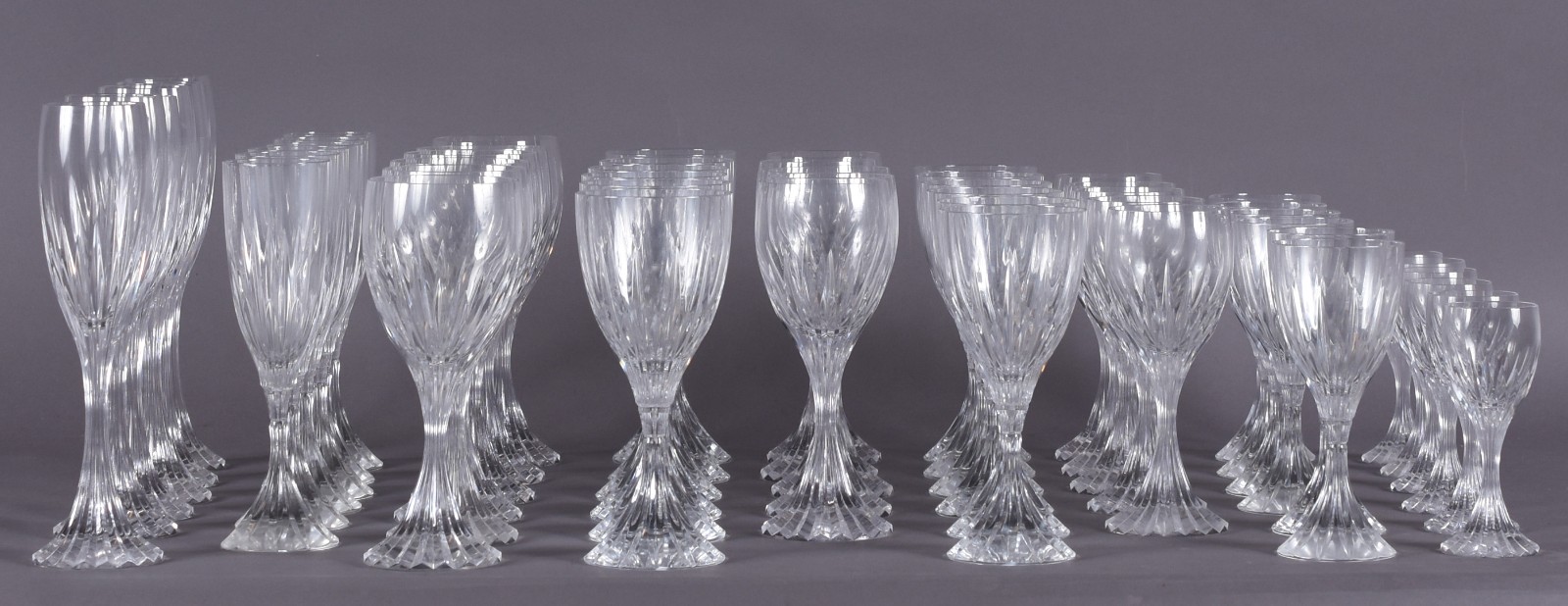 Serviço de cristal Christofle composto de: 12 flutes para champagne... - foto 1 de 10