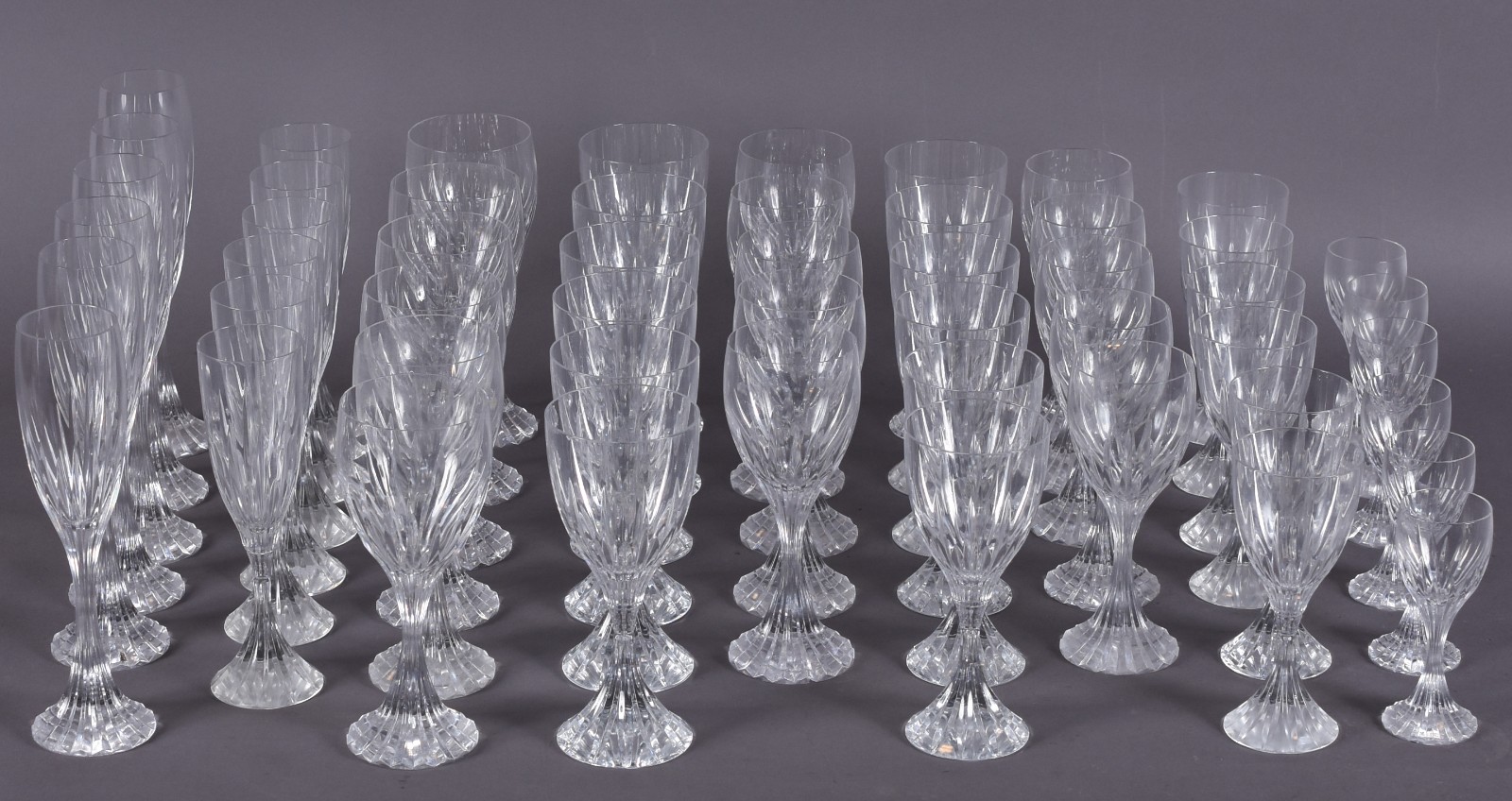 Serviço de cristal Christofle composto de: 12 flutes para champagne... - foto 3 de 10