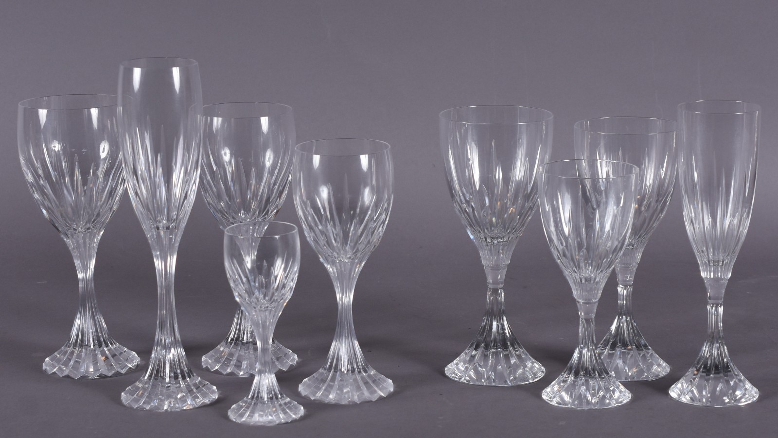 Serviço de cristal Christofle composto de: 12 flutes para champagne... - foto 6 de 10