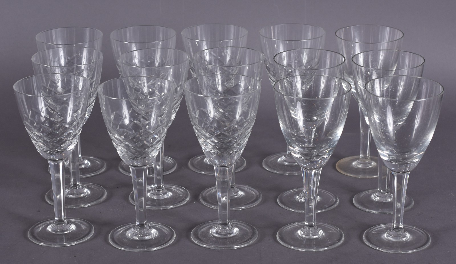 Dez taças para vinho de cristal lapidado e 5 taças lisas. - foto 1 de 3