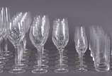 Strauss (1983),  - Serviço de cristal Strauss composto de: 6 flutes para champagne, 6 para água, 6 para vinho tinto, 6 para vinho, 6 para licor, 6 para vinho do Porto e 