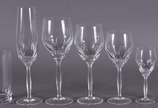 Strauss (1983),  - Serviço de cristal Strauss composto de: 6 flutes para champagne, 6 para água, 6 para vinho tinto, 6 para vinho, 6 para licor, 6 para vinho do Porto e 