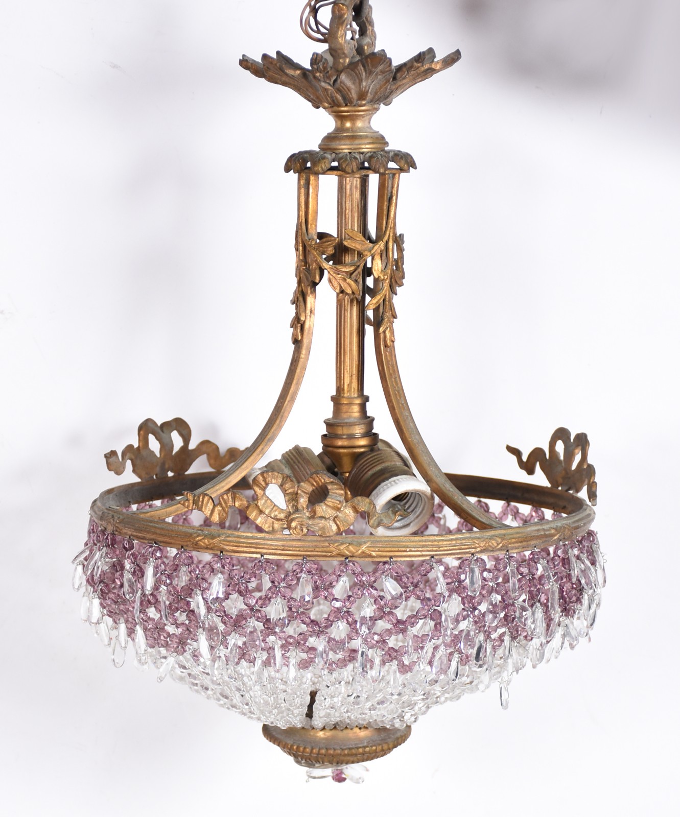 Pequeno lustre de metal e cristal. - foto 1 de 4