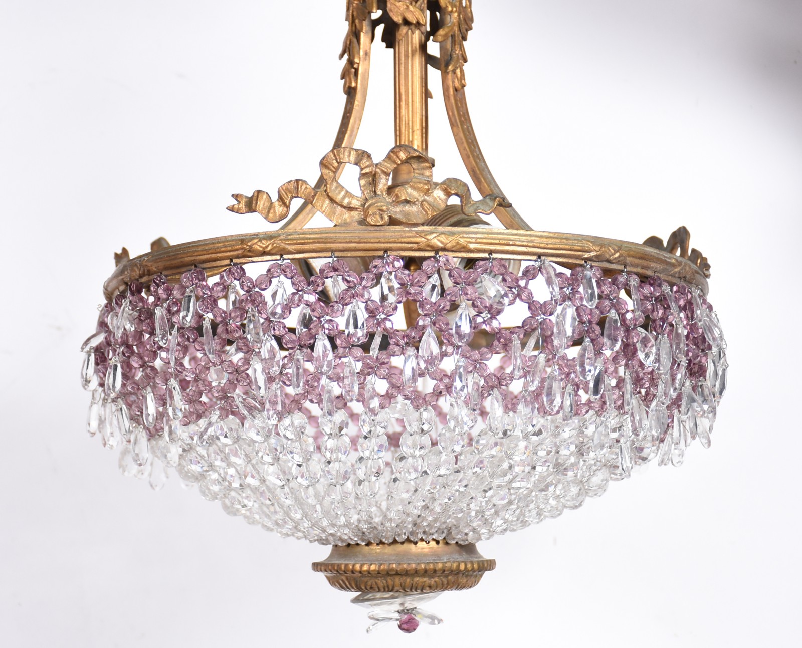 Pequeno lustre de metal e cristal. - foto 2 de 4