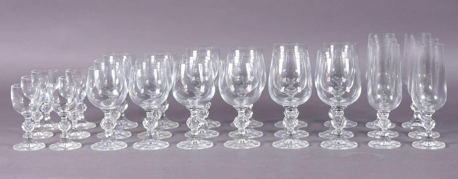 Serviço demi cristal com esfera facetada na base composto de: 6... - foto 1 de 4