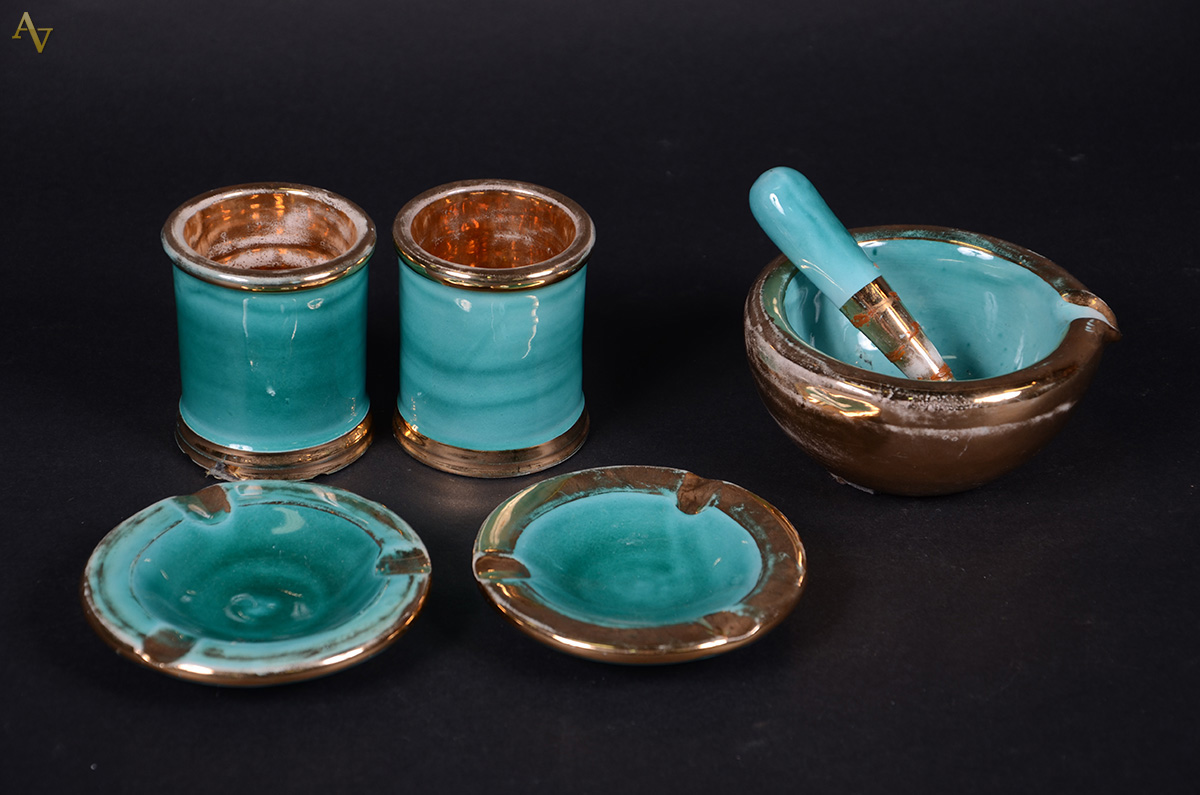 Conjunto para fumantes em porcelana na cor azul turquesa, composto...