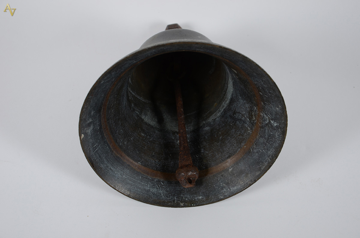Antigo sino de porteira em bronze. Alt. 16 cm. Diâm. 16 cm - foto 2 de 2